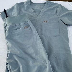 FIGS Women’s Gray Set